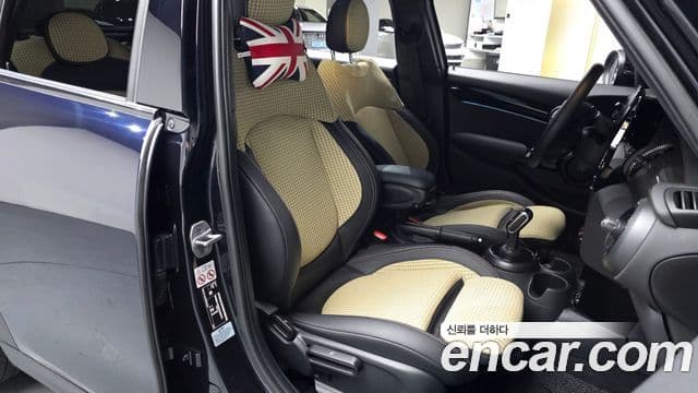 Mini Cooper S 2023 — ფოტო 10/20