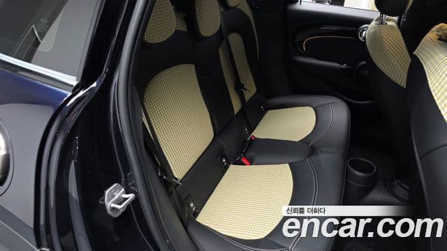 Mini Cooper S 2023 — ფოტო 12/20