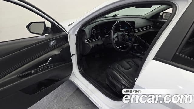 Hyundai The New Avante Hybrid 2022 — ფოტო 16/20