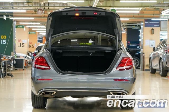 Mercedes-Benz E-Class 2019 — Şəkil 17/20