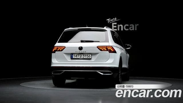 Volkswagen Tiguan 2022 — ფოტო 4/20