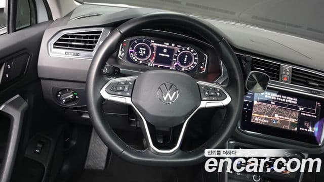 Volkswagen Tiguan 2022 — ფოტო 13/20