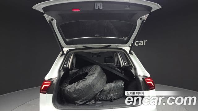 Volkswagen Tiguan 2022 — ფოტო 20/20