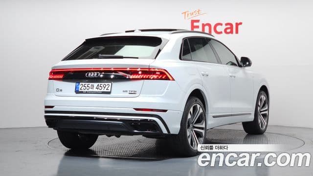 Audi Q8 2022 — ფოტო 17/20