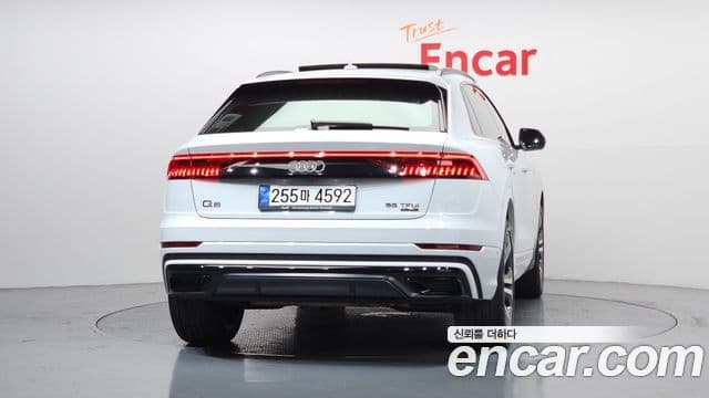 Audi Q8 2022 — ფოტო 3/20