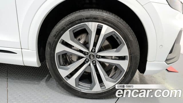 Audi Q8 2022 — ფოტო 14/20
