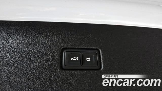 Audi Q8 2022 — ფოტო 4/20