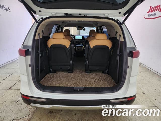 Kia Carnival 2023 — Şəkil 18/20