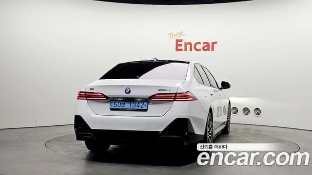 BMW i5 2025 — ფოტო 14/20