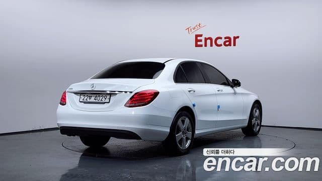 Mercedes-Benz C-Class 2018 — ფოტო 19/20