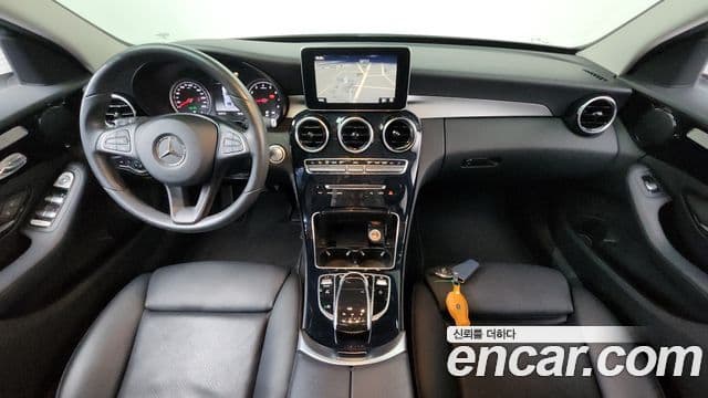 Mercedes-Benz C-Class 2018 — ფოტო 18/20