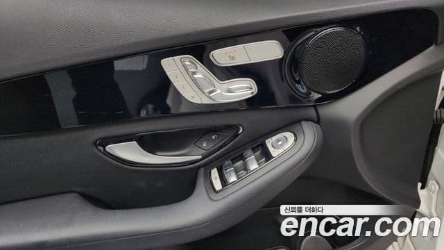 Mercedes-Benz C-Class 2018 — ფოტო 1/20