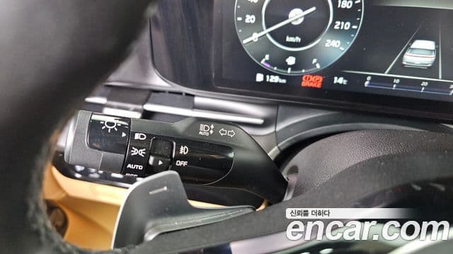 Kia Carnival 2021 — Şəkil 18/20