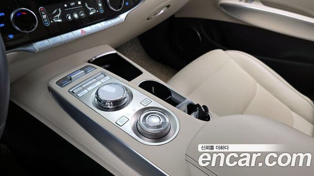 Genesis GV70 2021 — ფოტო 7/20