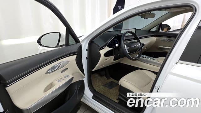 Genesis GV70 2021 — ფოტო 8/20