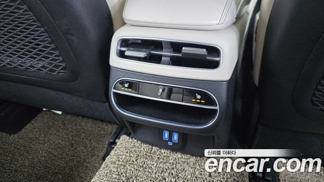 Genesis GV70 2021 — ფოტო 19/20
