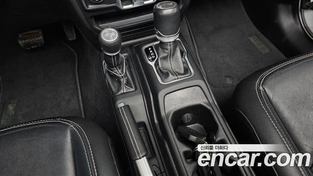 Jeep Wrangler 2021 — Şəkil 9/20