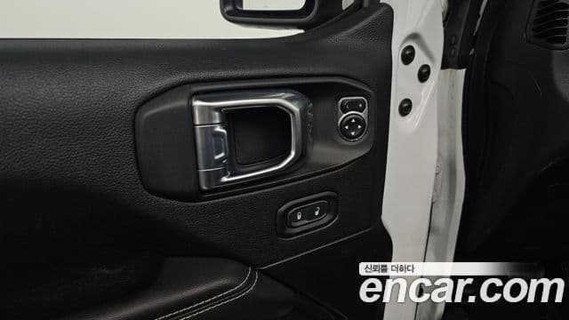 Jeep Wrangler 2021 — Şəkil 18/20
