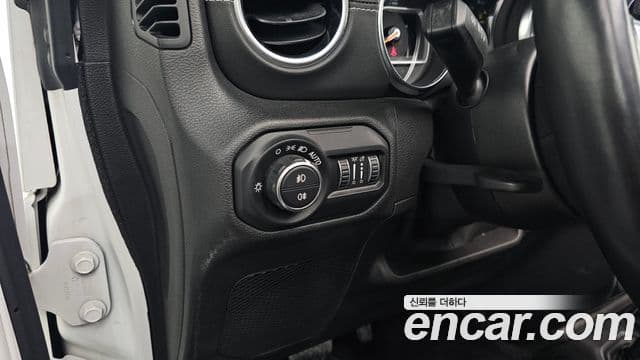 Jeep Wrangler 2021 — Şəkil 19/20