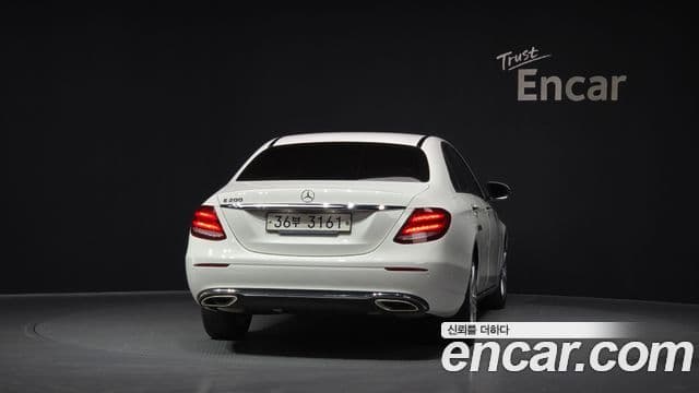 Mercedes-Benz E-Class 2018 — Фото 4/20