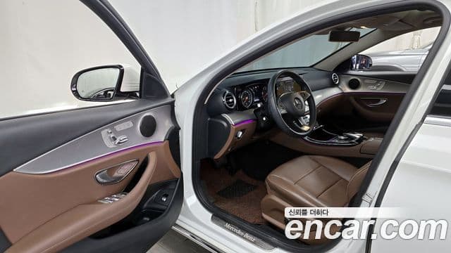 Mercedes-Benz E-Class 2018 — Фото 10/20