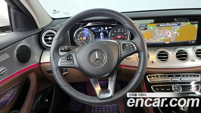 Mercedes-Benz E-Class 2018 — Фото 13/20