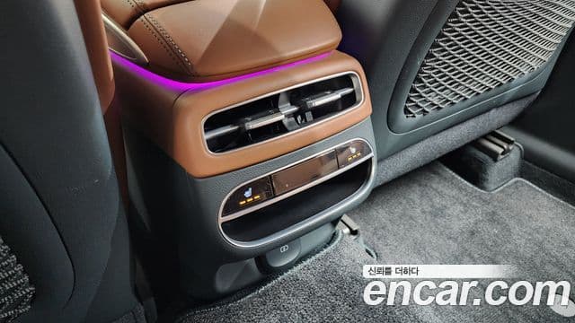 Genesis GV70 2022 — ფოტო 18/20