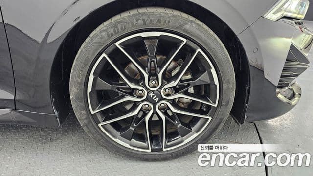 Kia K5 2021 — ფოტო 5/20
