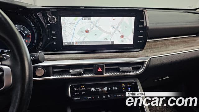 Kia K5 2021 — ფოტო 14/20