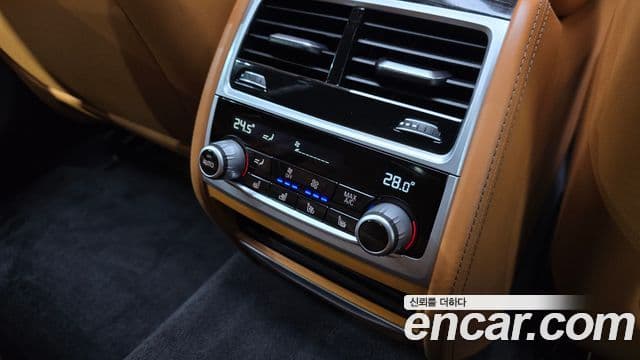 BMW 7 Series 2020 — ფოტო 18/20