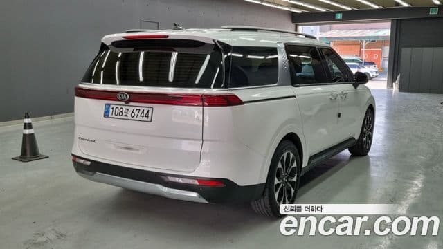 Kia Carnival 2021 — Фото 1/18