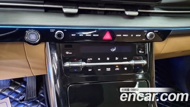 Kia Carnival 2021 — Фото 16/18