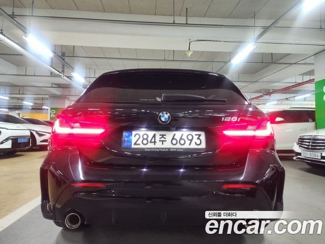 BMW 1 Series 2021 — ფოტო 2/20