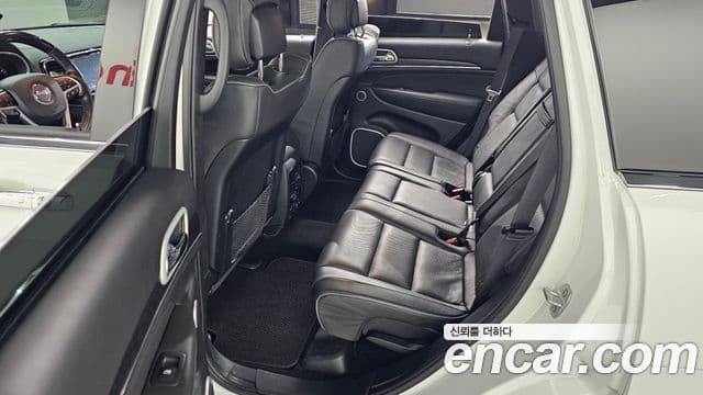 Jeep Grand Cherokee 2021 — Şəkil 13/20