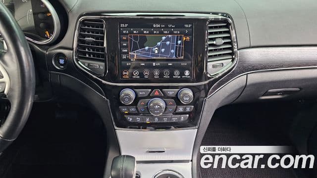 Jeep Grand Cherokee 2021 — Şəkil 14/20