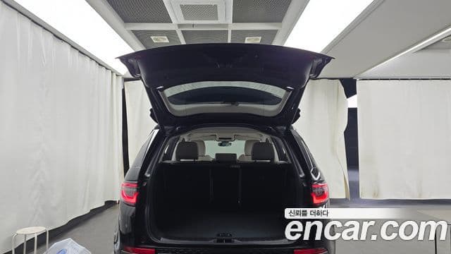 Land Rover Discovery Sport 2023 — Photo 19/20