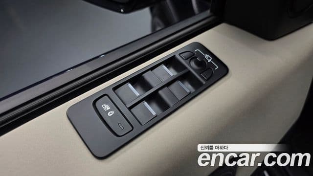 Land Rover Discovery Sport 2022 — Photo 8/20