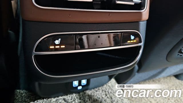 Genesis GV70 2021 — ფოტო 18/20