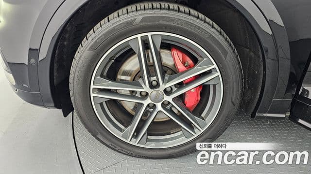 Audi Q5 2020 — ფოტო 5/20