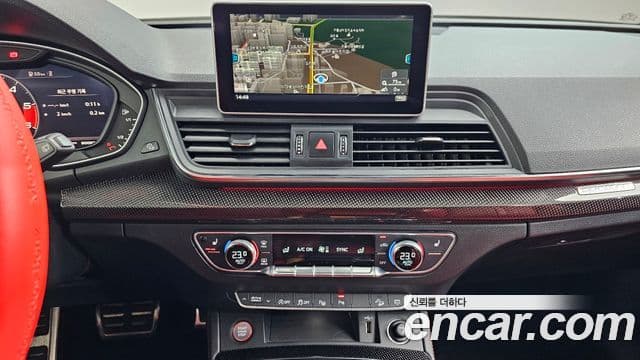 Audi Q5 2020 — ფოტო 14/20