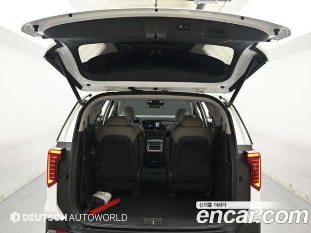 Kia Carnival 2024 — Фото 18/20