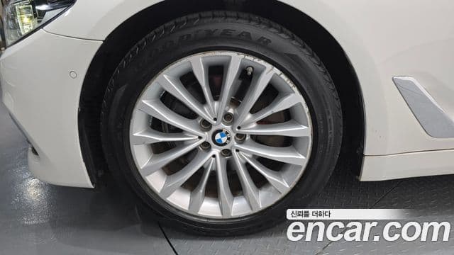 BMW 5 Series 2018 — Şəkil 5/20