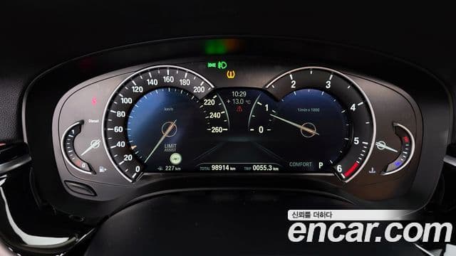 BMW 5 Series 2018 — Şəkil 8/20