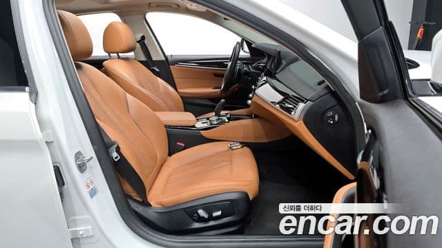 BMW 5 Series 2018 — Şəkil 10/20