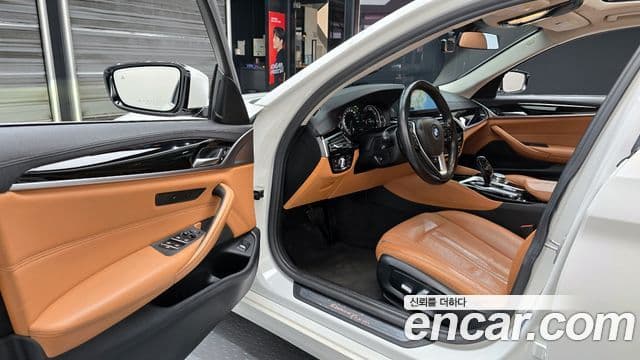 BMW 5 Series 2018 — Şəkil 11/20