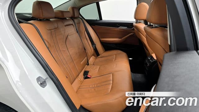 BMW 5 Series 2018 — Şəkil 12/20