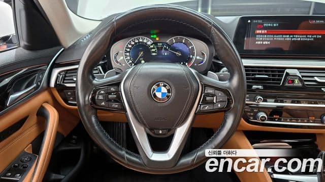 BMW 5 Series 2018 — Şəkil 13/20
