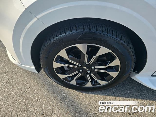 Kia Carnival 2021 — ფოტო 6/20