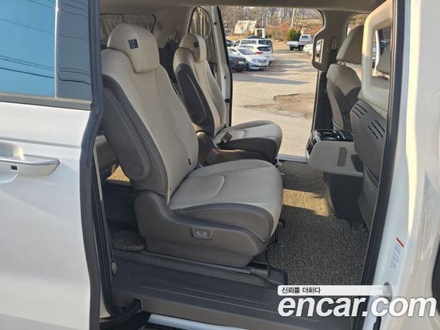 Kia Carnival 2021 — ფოტო 13/20