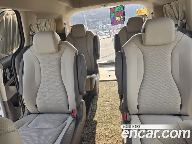 Kia Carnival 2021 — ფოტო 14/20
